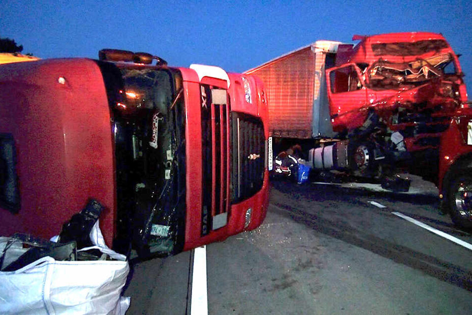 An einem Stauende auf der A2 bei Magdeburg kam es zu dem Auffahrunfall.