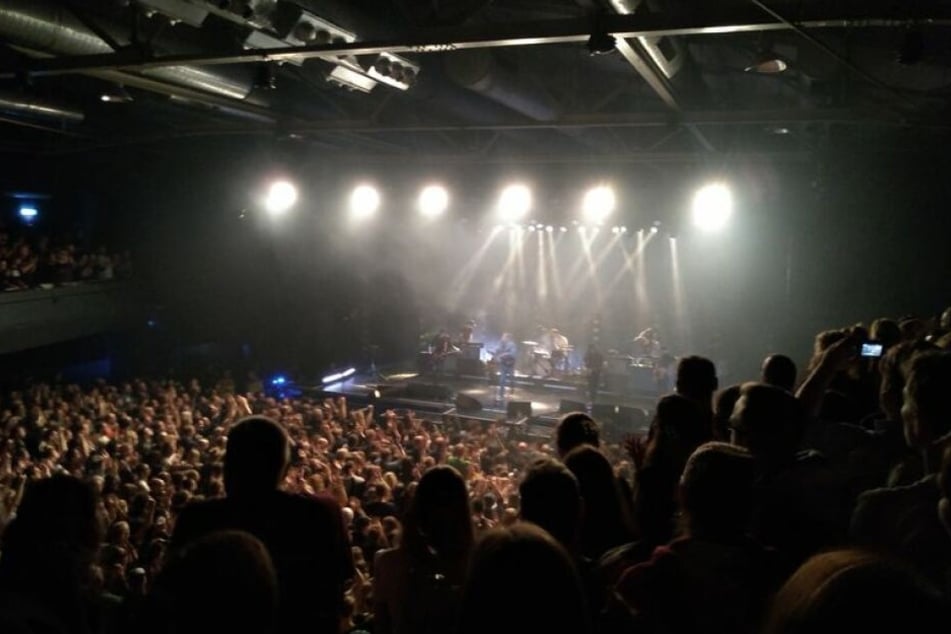 Thees Uhlmann füllte die Halle fast komplett.