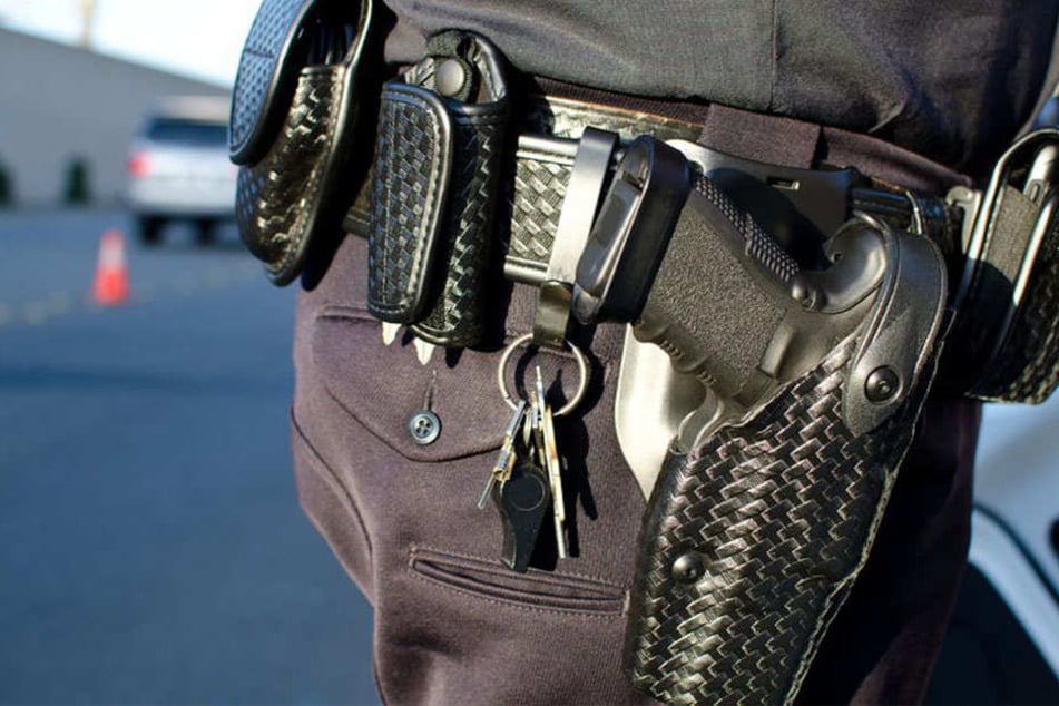 Vor dem Gymnasium war viel Polizei, um die Schüler zu schützen. (Symbolbild)