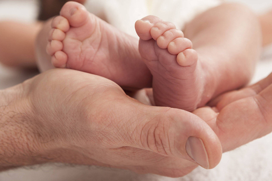 In Texas wurde ein kleines Mädchen nach einer Tumoroperation wieder in den Bauch der Mutter "zurückverpflanzt".