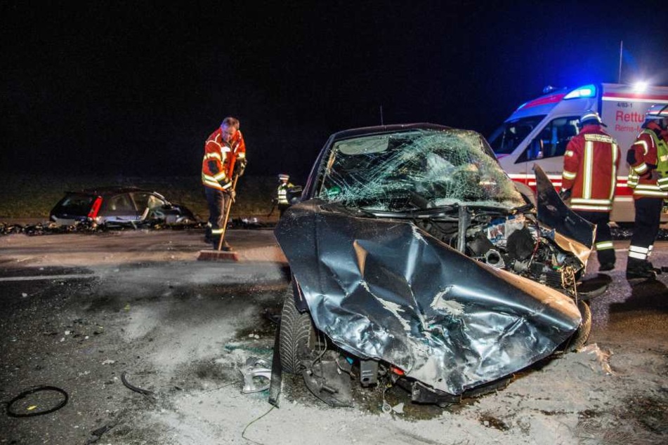Die Feuerwehr musste den Mann aus seinem Wrack befreien.
