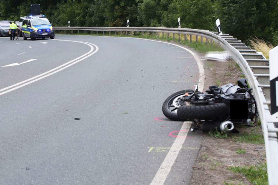 Am Samstagnachmittag kam es auf der B170 zwischen Possendorf und Hänichen zu einem tödlichen Motorradunfall.