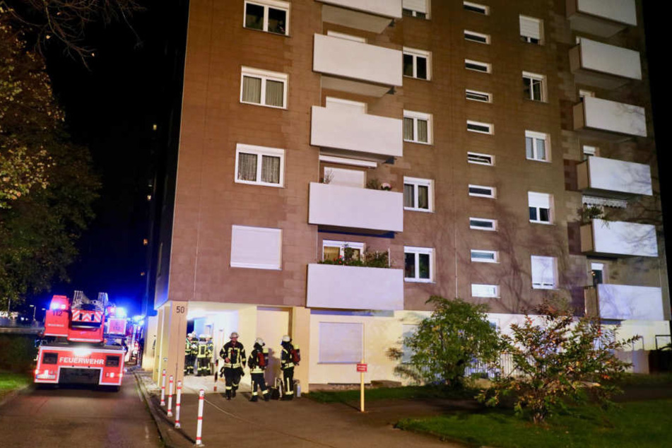Das Feuer brach im vierten Stock aus.