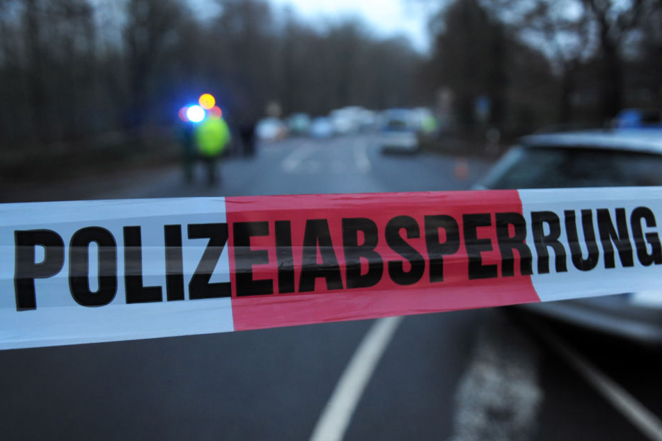Die Hintergründe zu der schrecklichen Tat sind noch unklar, die Mordkommission hat die Ermittlungen aufgenommen.