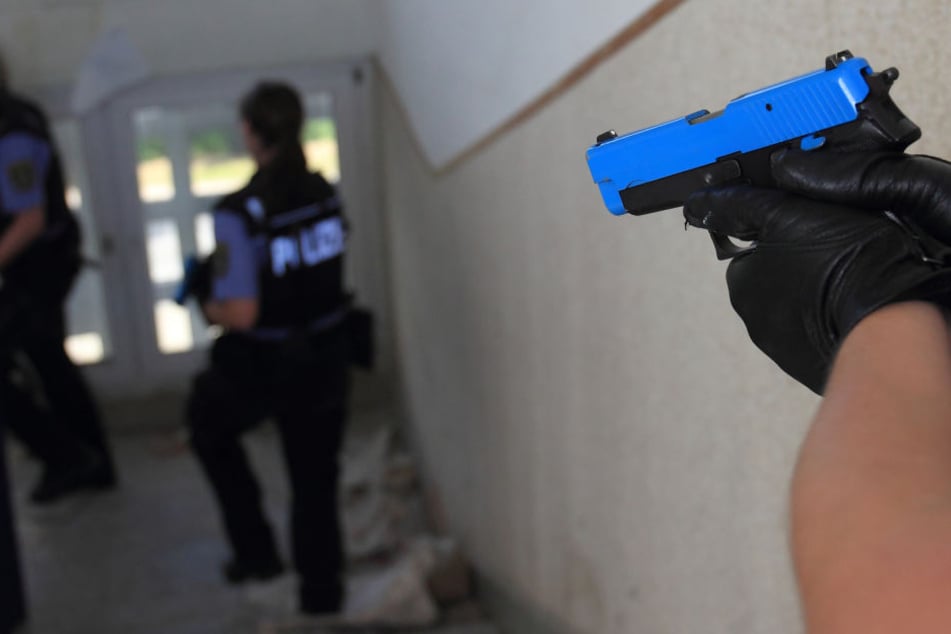 Polizei-Anwärter trainieren eine Terrorlage.