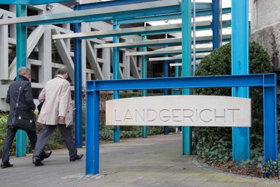 Vorm Landgericht Bielefeld muss sich der Angeklagt ab dem 7. Oktober verantworten.