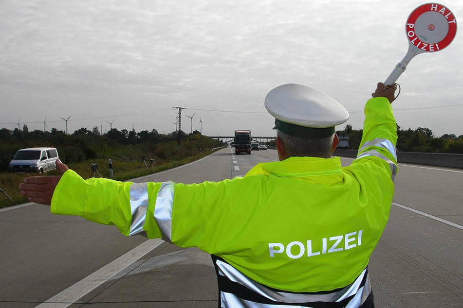 Die Autobahn 93 musste wegen eines Sprengstoffverdachts komplett gesperrt werden.