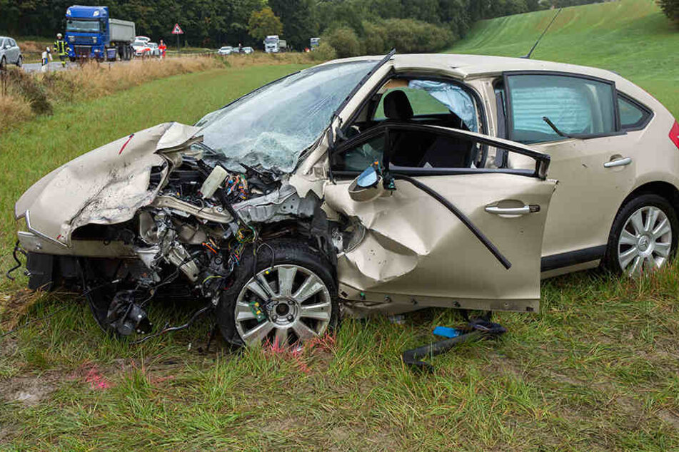 Der Citröen wurde bei dem Crash stark beschädigt.