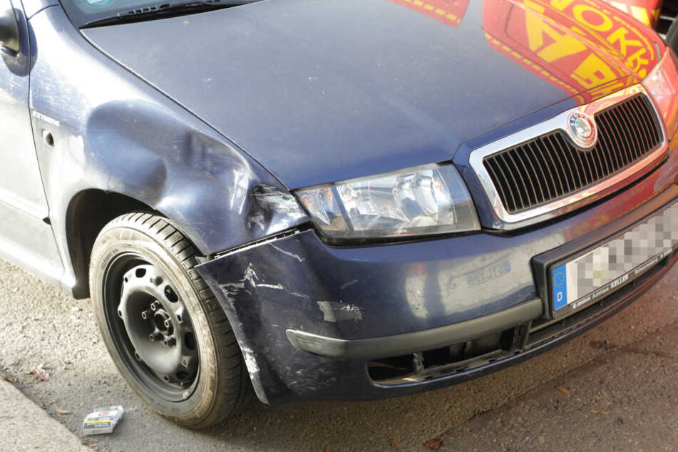 Der Skoda hatte das Motorrad beim Abbiegen erfasst.
