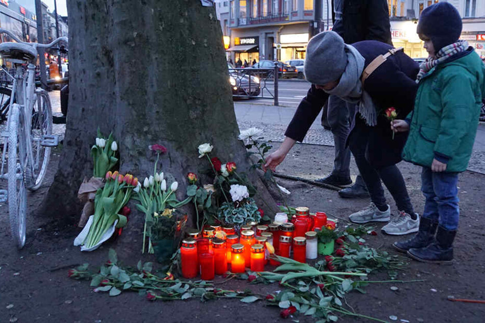 Berliner Bürger zeigen große Anteilnahme am Tod der Radfahrerin.