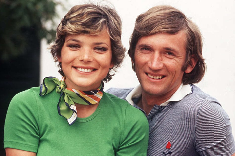 Uschi Glas und ihr ehemaliger Lebensgefährte Max Graf Lamberg aus Österreich während eines Urlaubs im Mai 1973 im portugiesischen Albufeira. (Archivbild)