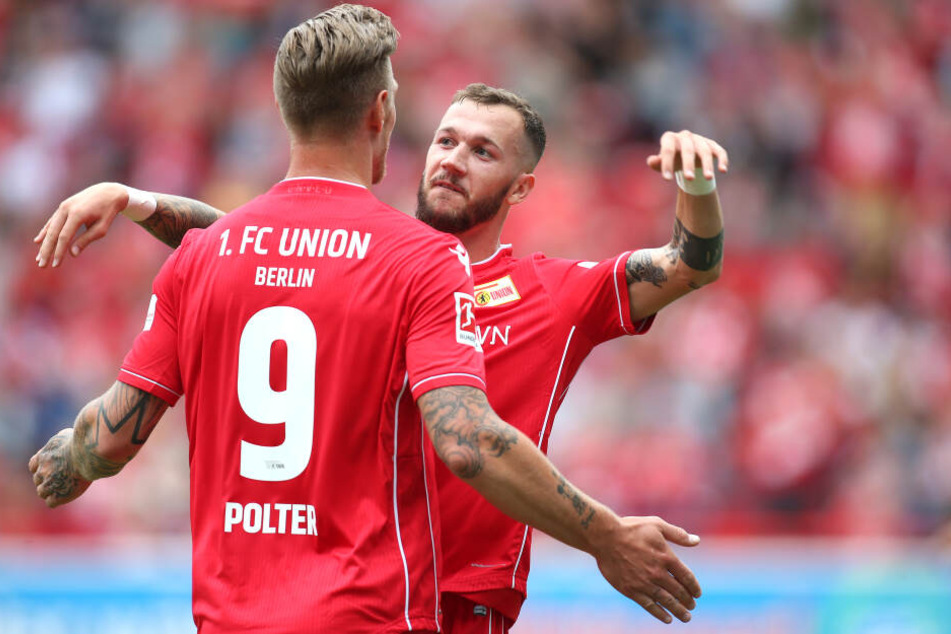 Stürmer Sebastian Polter bejubelt mit Marcel Hartel den Führungstreffer im Testspiel gegen Bröndby IF.