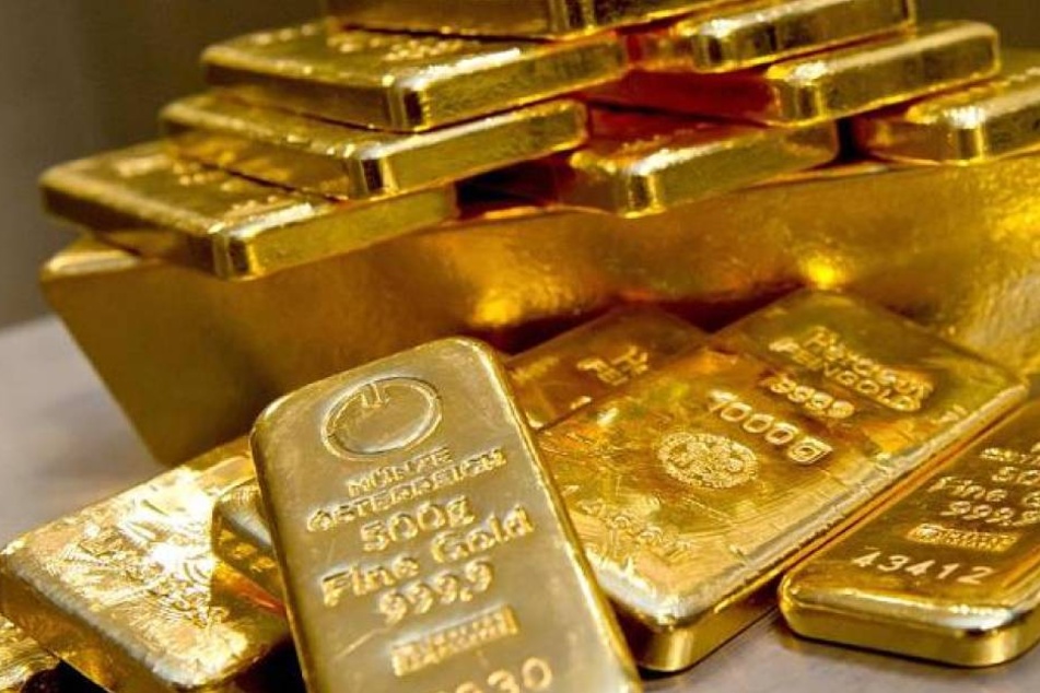 500.000 Euro und 19 Goldbarren im Wert von 700.000 Euro händigte die Frau den Trickbetrügern aus.