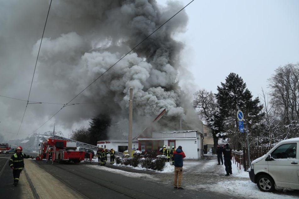 Am Donnerstag war die Feuerwehr mit einem Großaufgebot nach Radebeul ausgerückt.