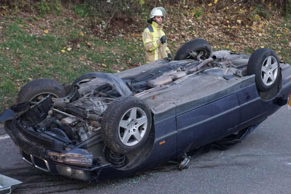 Als er die Böschung hinabgefahren war, überschlug sich der BMW.