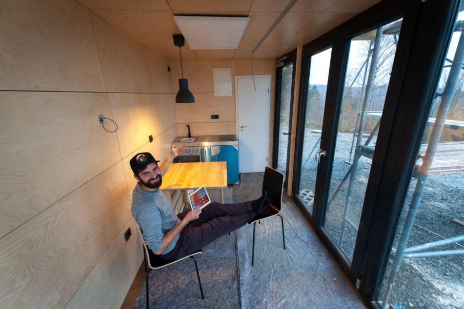 Jan Hesse (40) hat drei Container im Tiny-Haus-Stil (Trend zum Wohnen auf kleiner Fläche) ausgebaut.