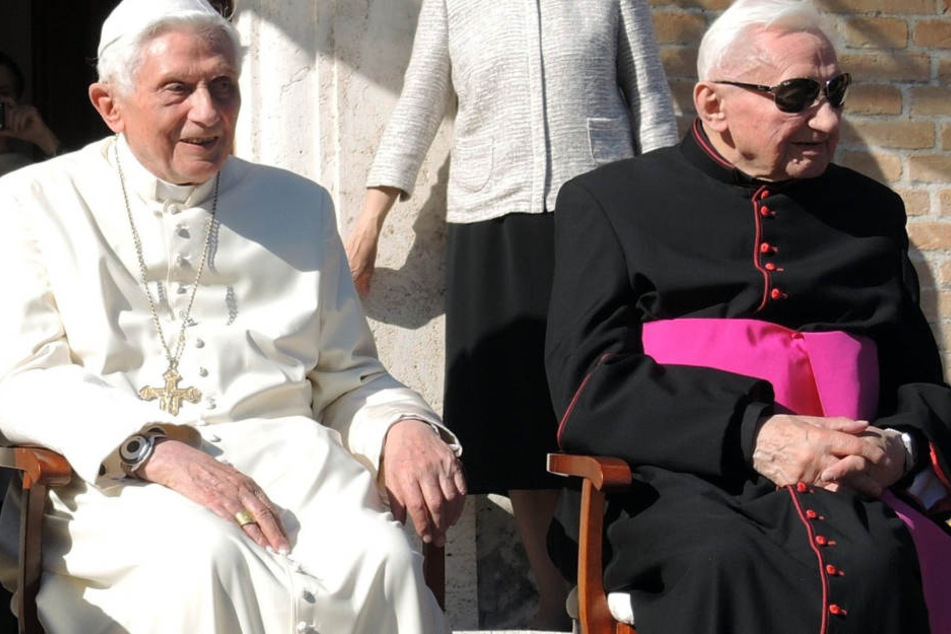 Benedikt XVI. (heute 91) mit seinem Bruder Georg Ratzinger (heute 94). (Archivbild)