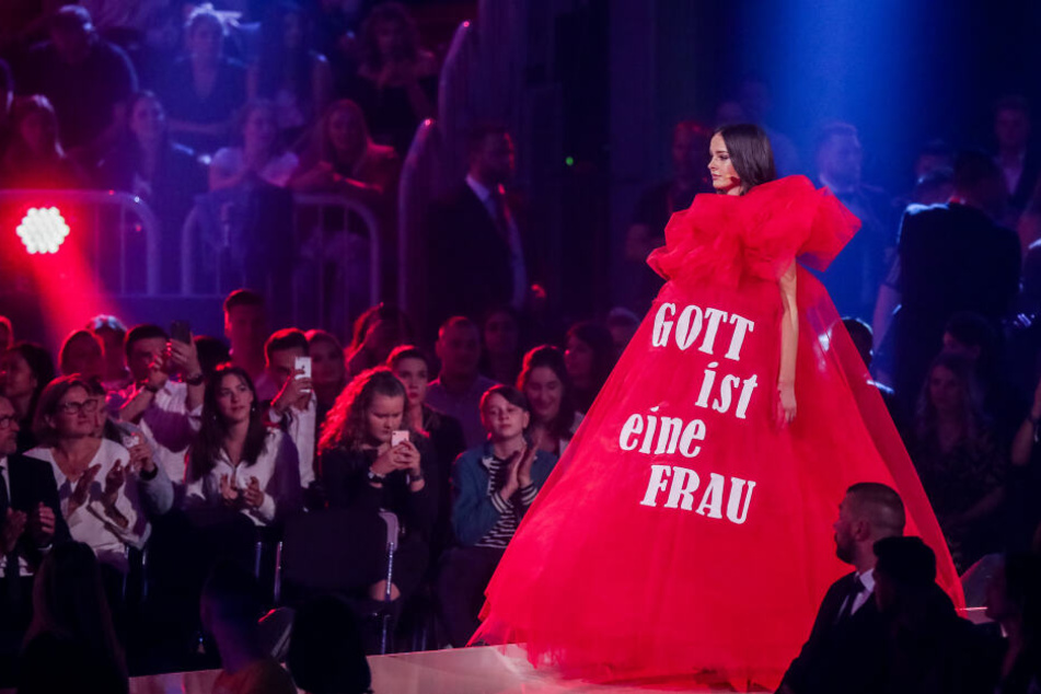 Cäcilia, Kandidatin, tritt im Finale der 14. Staffel der Castingshow "Germany's next Topmodel" GNTM im ISS Dome auf.