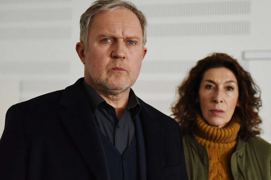 Die Wiener „Tatort“-Ermittler Moritz Eisner (Harald Krassnitzer, 56) und Bibi Fellner (Adele Neuhauser, 58) im Wettlauf mit der Zeit.