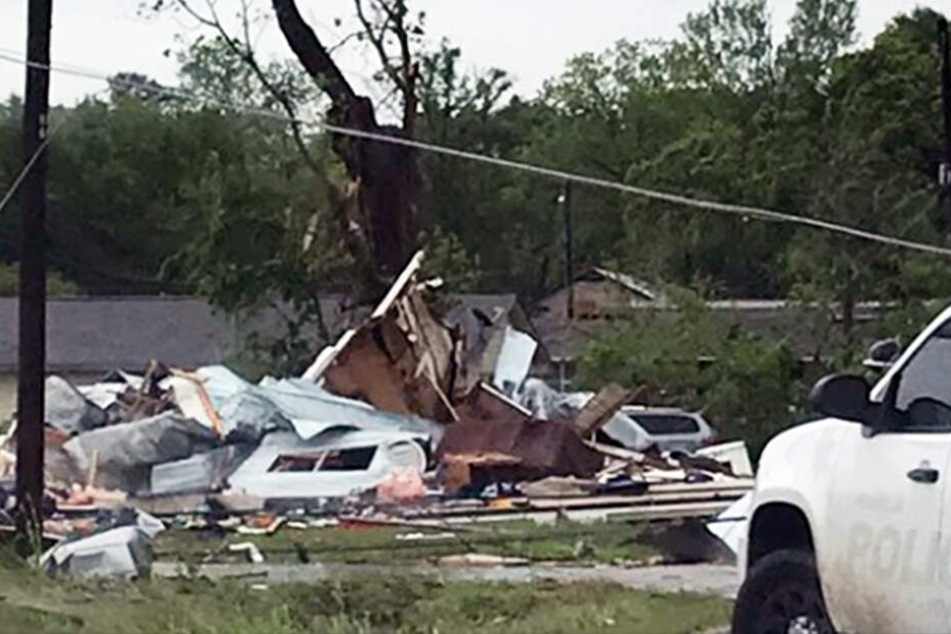 Verheerende Bilder von den Unwettern aus Dallas tauchten auf Twitter auf.