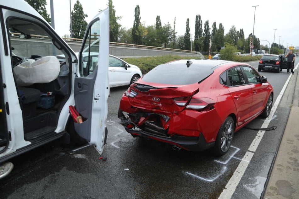Der Transporter krachte auf den vor ihm fahrenden Hyundai.
