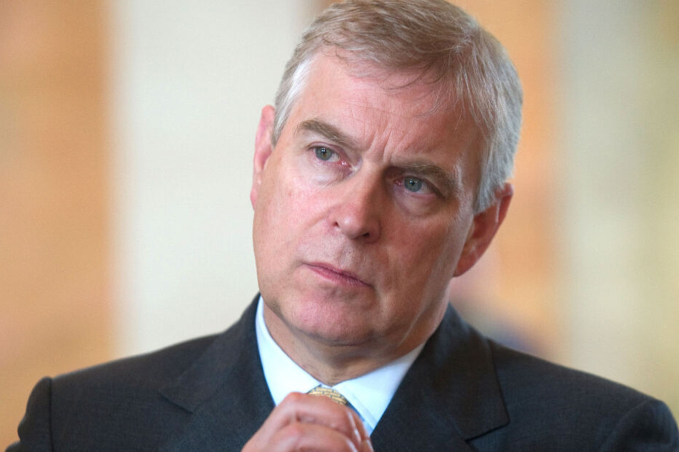 Im Missbrauchsskandal um den US-Millionär Epstein wollen auch die US-Ermittlungsbehörden den britischen Prinzen Andrew befragen.