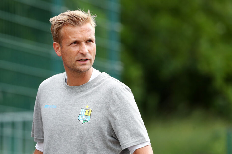 Zum Auftakt des Fan-Fests lädt CFC-Trainer David Bergner zum öffentlichen Training ein.