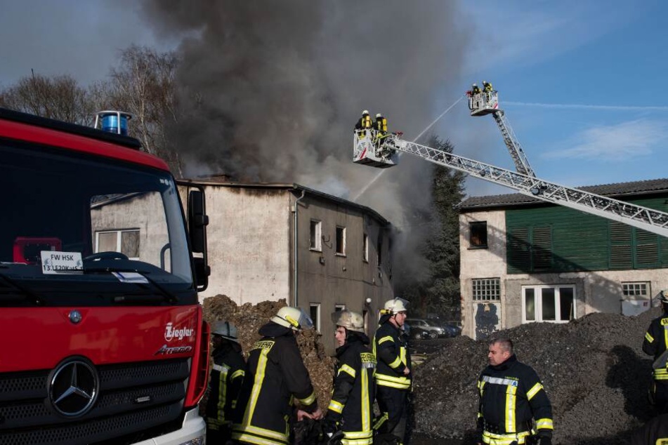 Rund 90 Einsatzkräfte waren vor Ort.