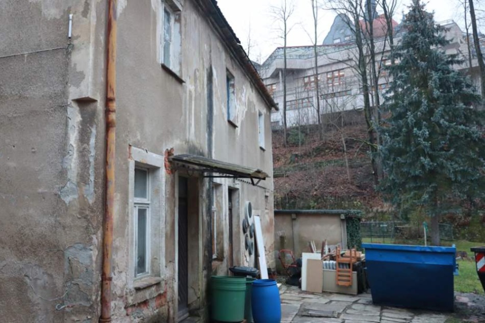 In diesem baufälligen Haus ereignete sich am Dienstag eine Bluttat.