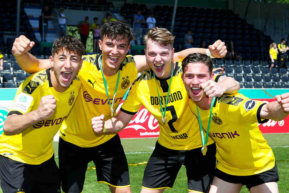 Robin Kehr (Zweiter von rechts) und Tobias Mißner (r.) verlassen Borussia Dortmund und wechseln in die 2. Bundesliga.
