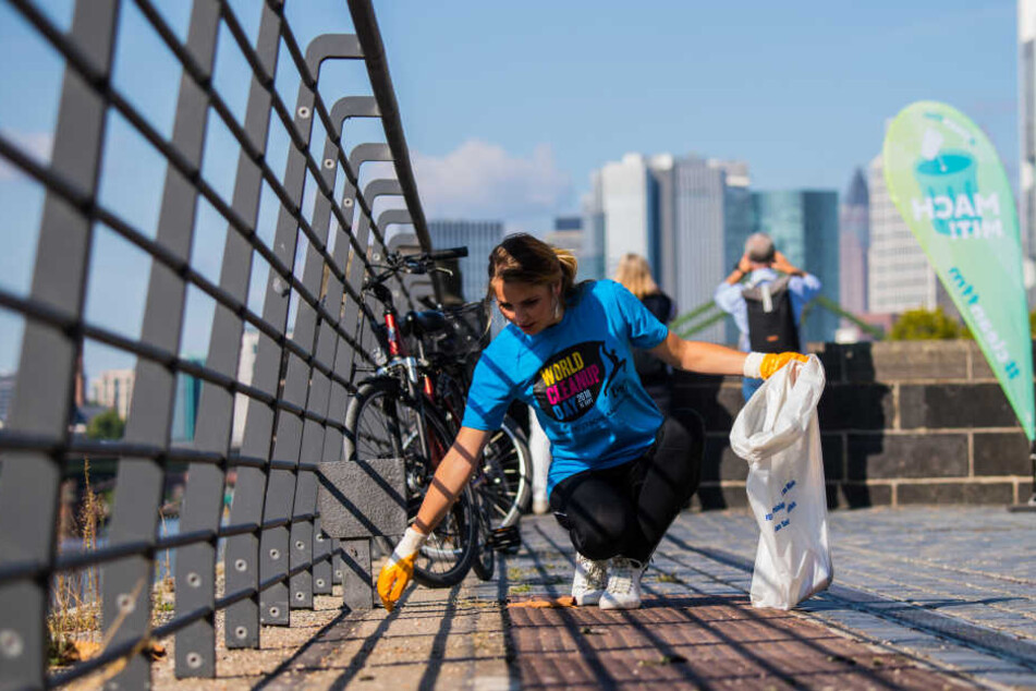 Der Granaten-Fund wurde von Freiwilligen gemacht, die im Rahmen des "Rhine Cleanup Day" aktiv waren.