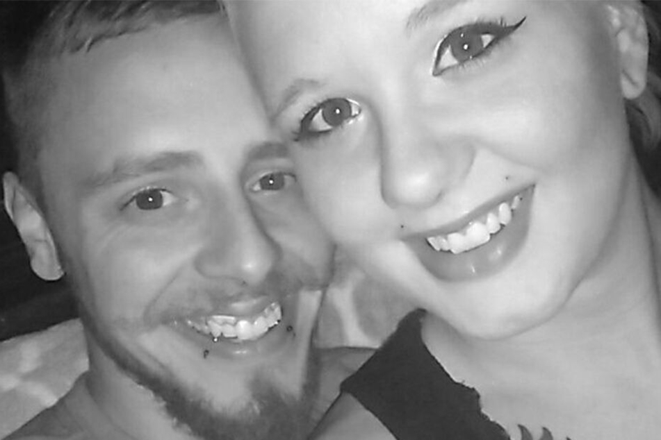 Krysta Davis und Derek Lovett auf einem Selfie vor der Schwangerschaft.