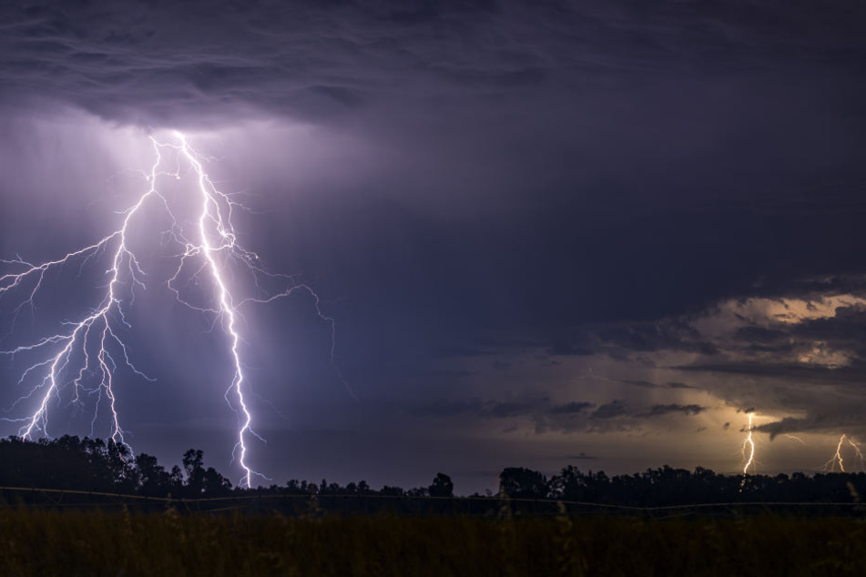Gewitter ziehen am Donnerstag über Norddeutschland. Archivbild.