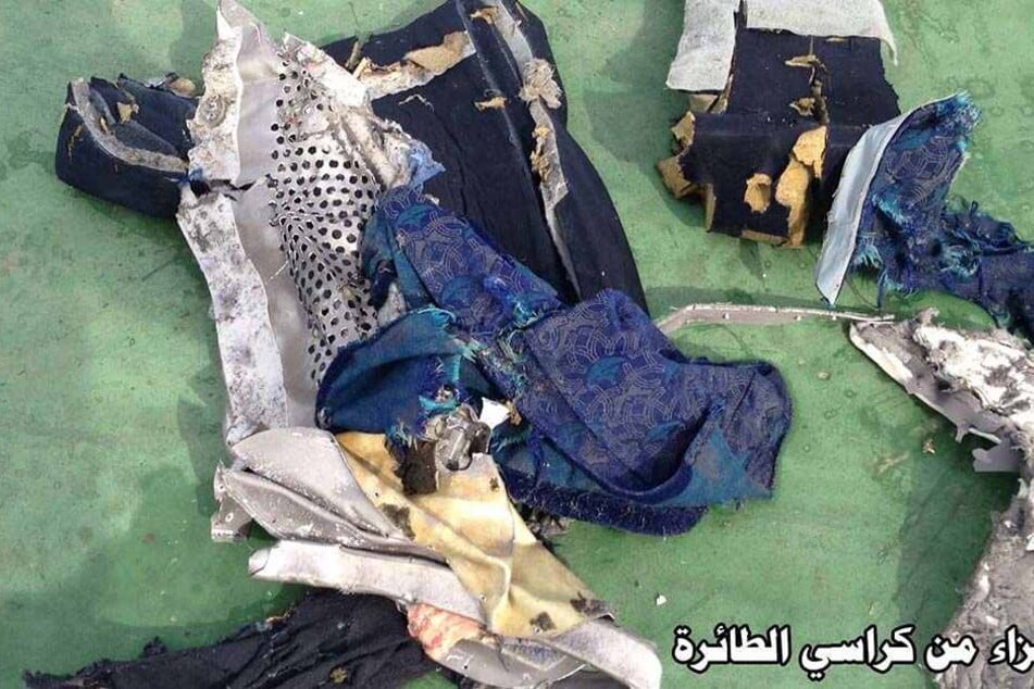 An Überresten des Flugzeugabsturzes wurden Spuren von Sprengstoff gefunden.