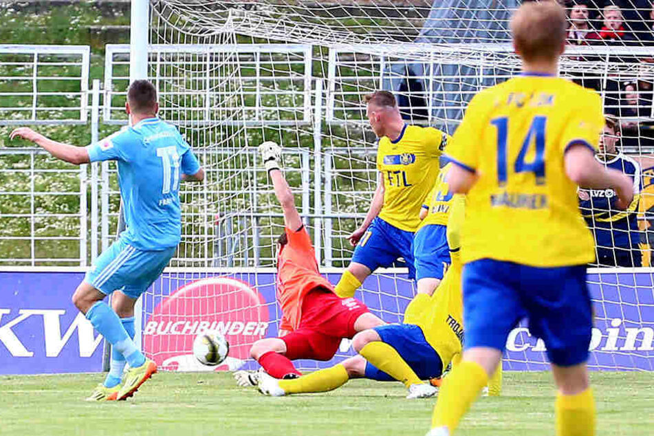Daniel Frahn erzielt den Chemnitzer Führungstreffer.
