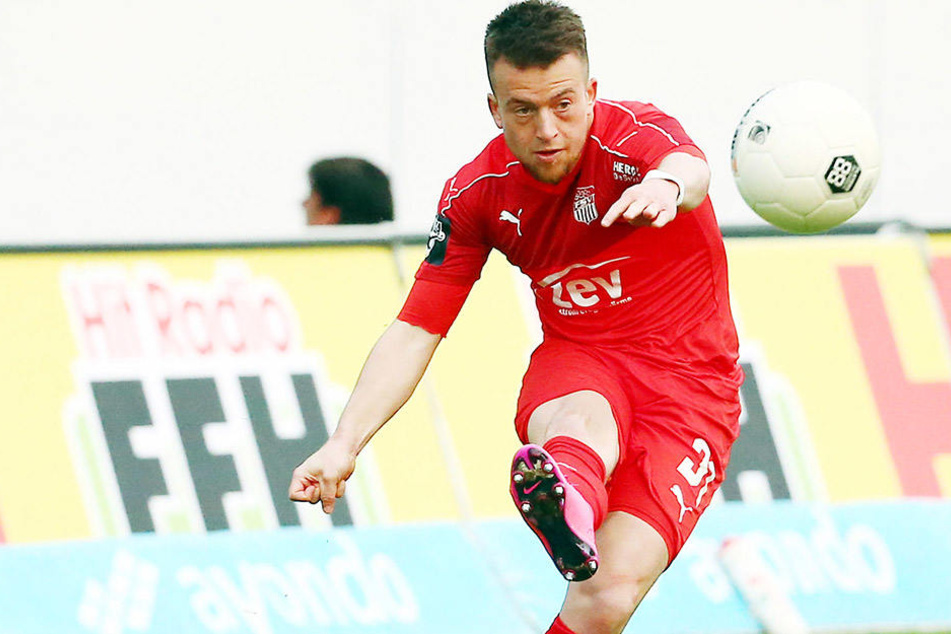 FSV-Flankengott Patrick Göbel bringt den Ball maßgerecht nach innen.