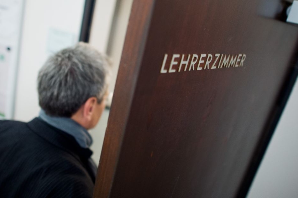 Der Lehrerverband wehrt sich gegen die Einflussnahme der AfD an Thüringer Schulen. (Symbolbild)