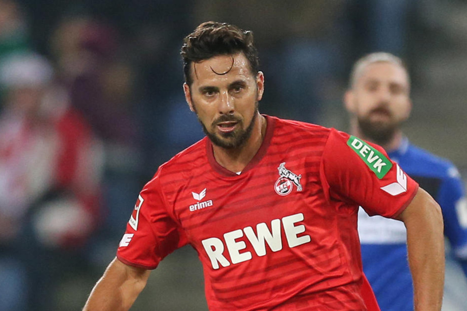 Die Hoffnung stirbt zuletzt: Fußballprofi Claudio Pizarro will mit dem 1. FC Köln noch auf Platz 16 der Liga stürmen.