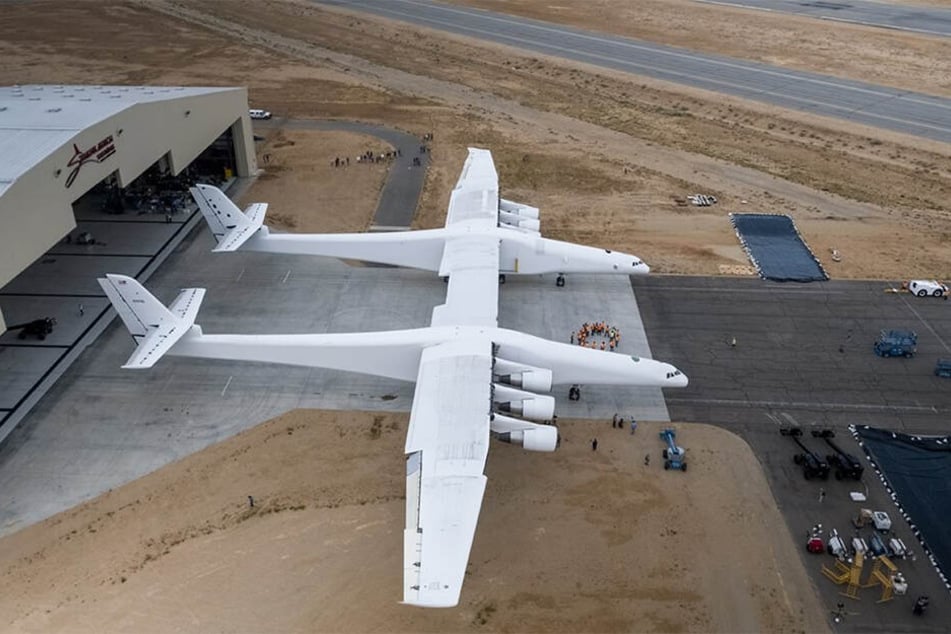 Das von Scaled Composites gebaute Flugzeug wird "Roc" genannt.