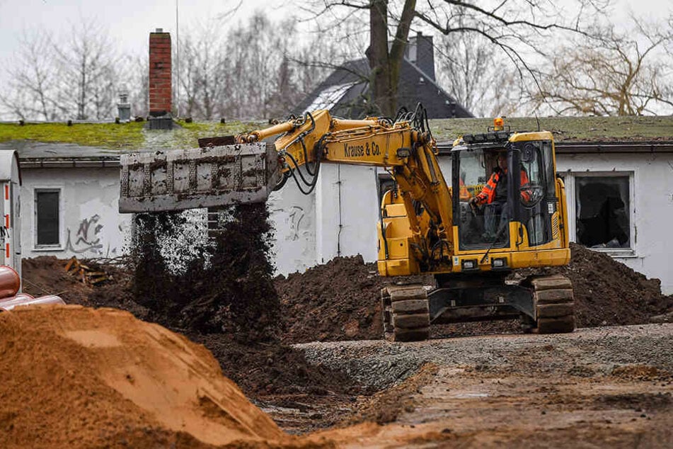 In Glösa wird gebaggert. Die Kita an der Schulstraße soll noch in diesem Jahr fertig sein.