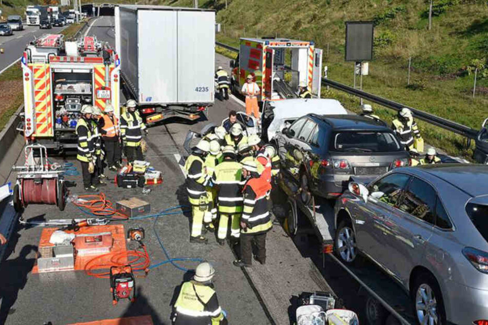 Auf der Autobahn 99 bei München ist es zu einem schweren Unfall gekommen.