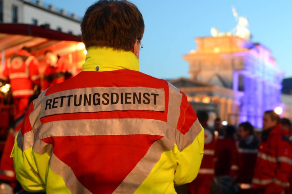 Für die Sanitäter wurde die Aktion fast zur Lebensgefahr. (Symbolbild)