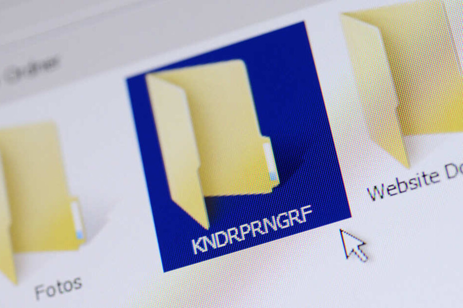 Ermittler fanden bei dem Angeklagten über 19.000 Bild- und Videodateien mit pornografischen Aufnahmen von Kinder und Jugendlichen.