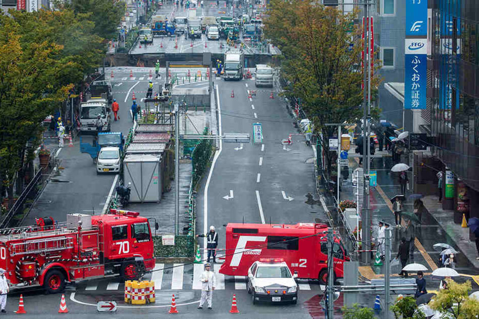 Im Süden Japans ist eine Straße eingestürzt.