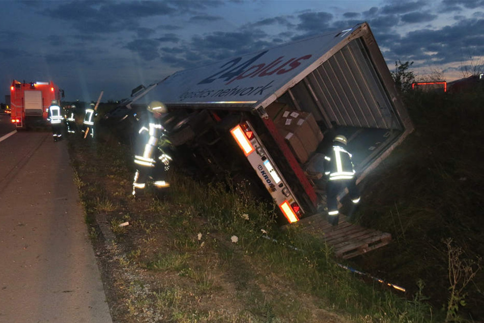 Bei dem Unfall wurde der Lkw-Fahrer verletzt. Er kam ins Krankenhaus Weißenfels.