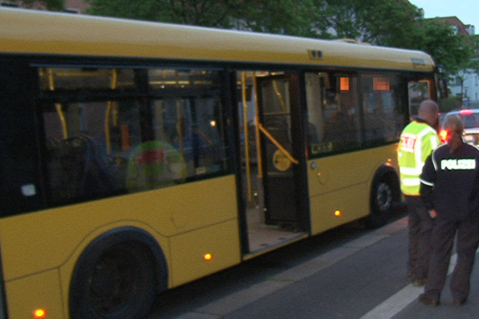 In einem Bus der Dresdner Verkehrsbetriebe kippte der Mann um (Symbolfoto).