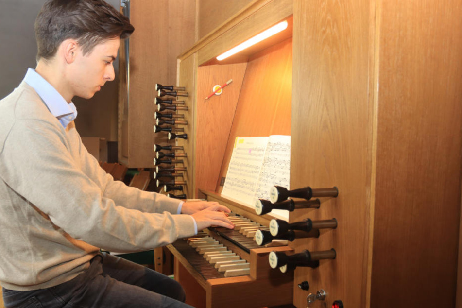 Mindestens vier Stunden spielt Leon Immanuel Sowa (20) täglich.
