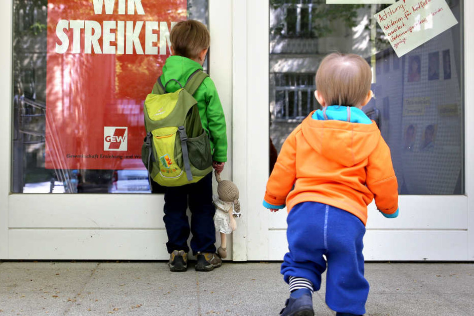 Kinder müssen am Mittwoch in Köln mit geschlossenen Kitas rechnen. (Symbolbild)