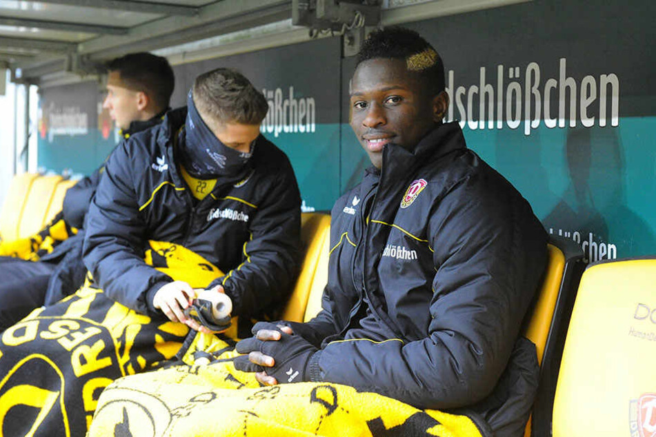 Zunächst musste Moussa Koné (r.) auf der Bank Platz nehmen.