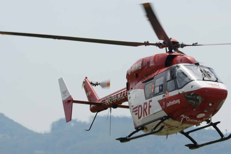 Der schwer verletzte Arbeiter wurde mit einem Rettungsflieger in die Klinik gebracht. (Symbolbild)